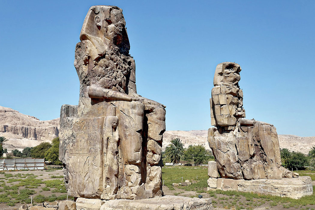 Колоссы Мемнона в Египте