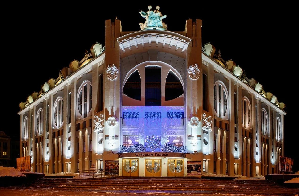 Здание филармонии Самара ночью